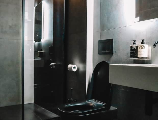 Changing rooms and showers at Rumble Fitzrovia
